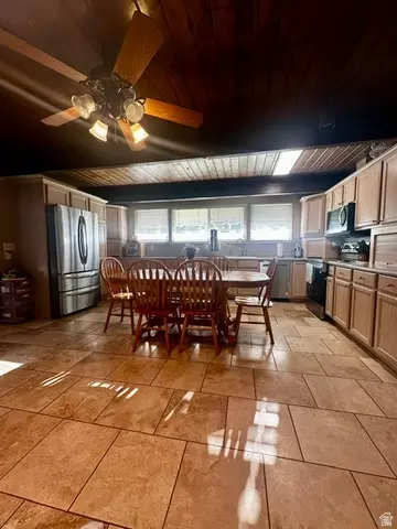 Kitchen - 1115 S Canyon Crest Dr E, Bountiful, UT 84010 photo 3 of 3
