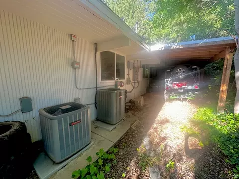 Exterior - 1115 S Canyon Crest Dr E, Bountiful, UT 84010 photo 8 of 15