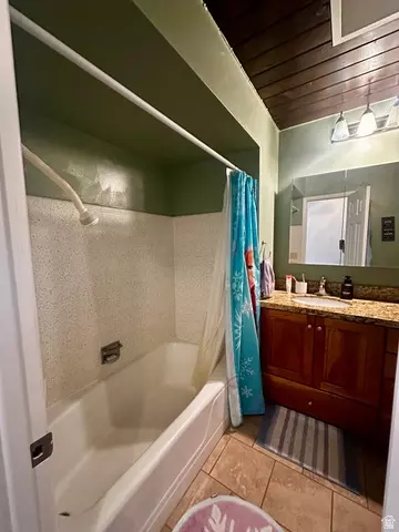 Bath - 1115 S Canyon Crest Dr E, Bountiful, UT 84010 photo 1 of 6