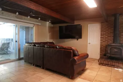 Living - 1115 S Canyon Crest Dr E, Bountiful, UT 84010 photo 7 of 7