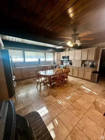 Kitchen - 1115 S Canyon Crest Dr E, Bountiful, UT 84010 photo 2 of 3