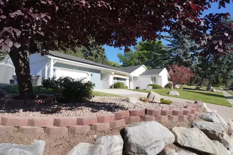 Exterior - 1115 S Canyon Crest Dr E, Bountiful, UT 84010 photo 4 of 15