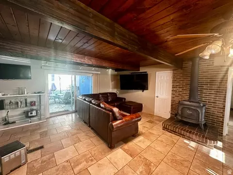 Living - 1115 S Canyon Crest Dr E, Bountiful, UT 84010 photo 6 of 7