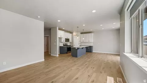 4184 E Sun Crest Dr, Eagle Mountain, UT 84005 photo 6