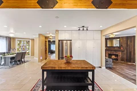 Kitchen - 460 E Landslide Rd S, Central Valley, UT 84754 photo 4 of 5