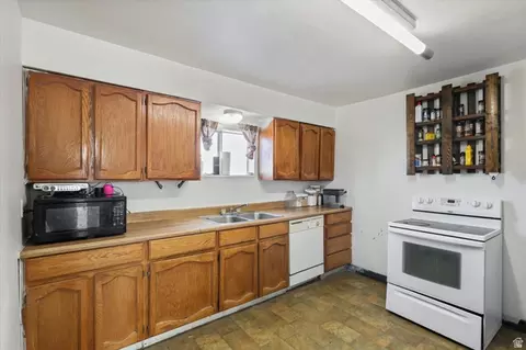 14 E Main St, Goshen, UT 84633