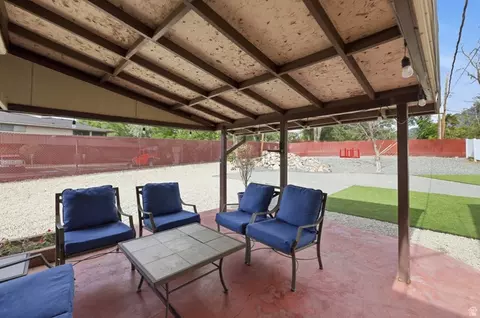Exterior - 9505 S Garnet Dr E, Sandy, UT 84094 photo 2 of 7