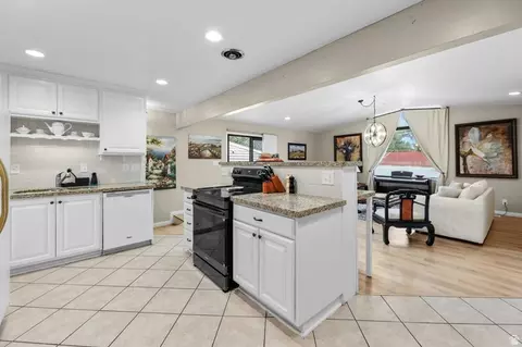 Kitchen - 9505 S Garnet Dr E, Sandy, UT 84094 photo 2 of 2