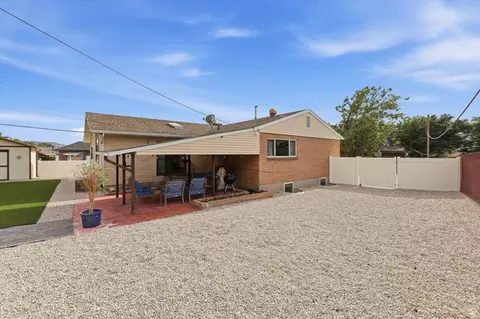 Exterior - 9505 S Garnet Dr E, Sandy, UT 84094 photo 1 of 7