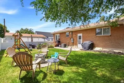 Exterior - 126 E 200 N, Bountiful, UT 84010 photo 4 of 6