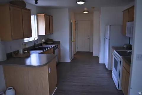 Entry Way - 3327 E Windhover Rd, Eagle Mountain, UT 84005 photo 1 of 4