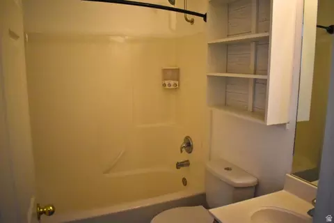Bath - 3327 E Windhover Rd, Eagle Mountain, UT 84005 photo 3 of 3