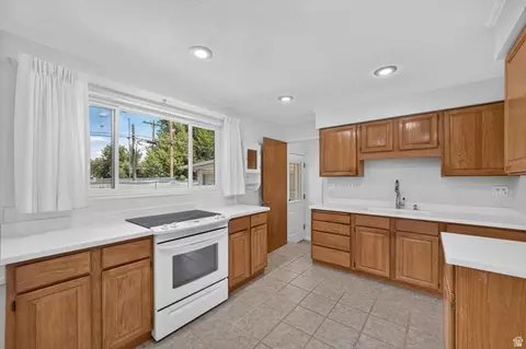 Kitchen - 851 E Galena Dr, Sandy, UT 84094 photo 3 of 4