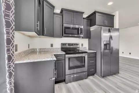 Kitchen - 4326 E Angies Aly, Eagle Mountain, UT 84005 photo 2 of 3
