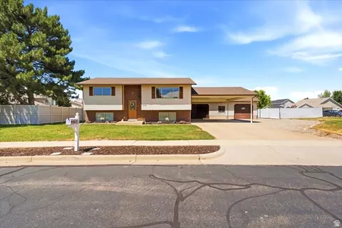 2626 W 1700 N, Clinton, UT 84015