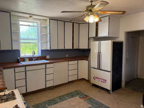 255 E Center St, Spring City, UT 84662 photo 8