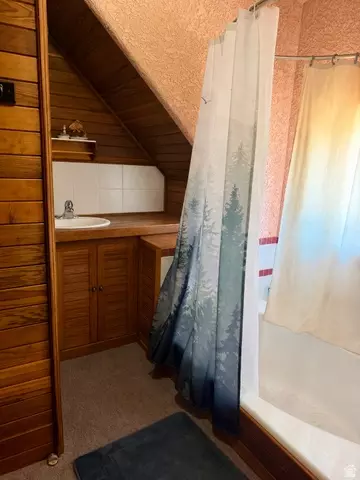 Bath - 802 S 810 E, Teasdale, UT 84773 photo 3 of 3