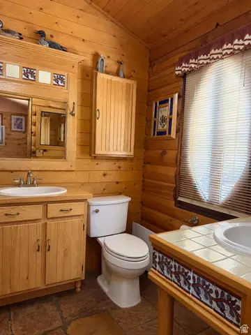 Bath - 802 S 810 E, Teasdale, UT 84773 photo 1 of 3