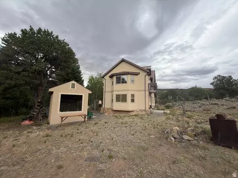 Exterior - 802 S 810 E, Teasdale, UT 84773 photo 6 of 16