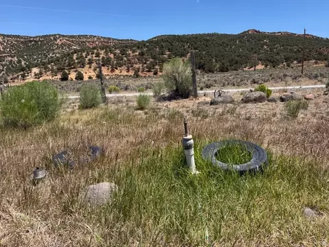 Exterior - 802 S 810 E, Teasdale, UT 84773 photo 16 of 16
