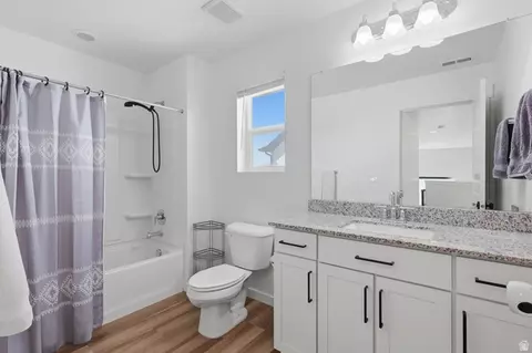 Bath - 2104 E Heritage Dr, Spanish Fork, UT 84660 photo 1 of 4