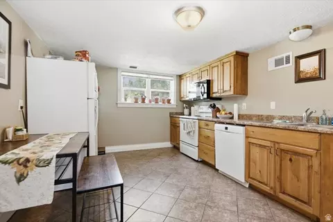 565 E 800 N, Logan, UT 84321 photo 24