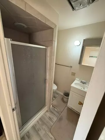 Bath - 964 E 5290 S, Murray, UT 84117 photo 1 of 4