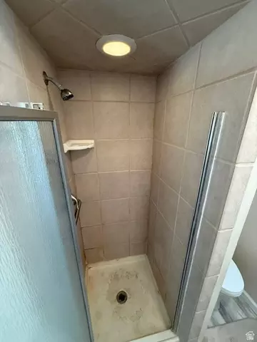 Bath - 964 E 5290 S, Murray, UT 84117 photo 2 of 4