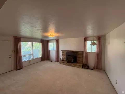 Living - 964 E 5290 S, Murray, UT 84117 photo 1 of 4