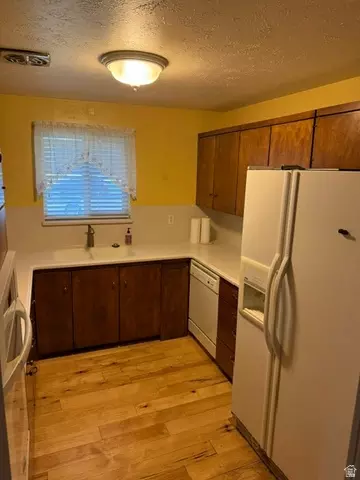 Kitchen - 964 E 5290 S, Murray, UT 84117 photo 2 of 2
