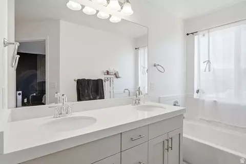 Bath - 4854 E Lake Corner Dr, Eagle Mountain, UT 84005 photo 2 of 4