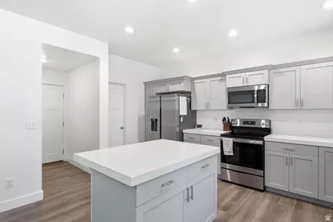 Kitchen - 4854 E Lake Corner Dr, Eagle Mountain, UT 84005 photo 3 of 5