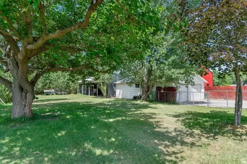 Exterior - 1489 N 400 W, Bountiful, UT 84010 photo 4 of 7