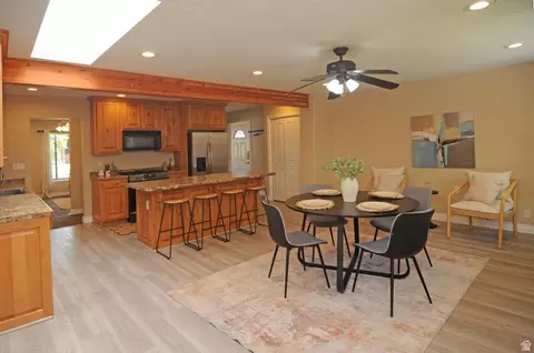 Dining - 1489 N 400 W, Bountiful, UT 84010 photo 4 of 4