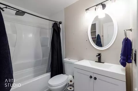 Bath - 1266 E Cherry Ln, Layton, UT 84040 photo 1 of 2