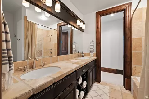 Bath - 18 Snow Forest Ln, Sandy, UT 84092 photo 7 of 11