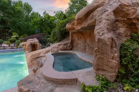 Exterior - 18 Snow Forest Ln, Sandy, UT 84092 photo 18 of 21