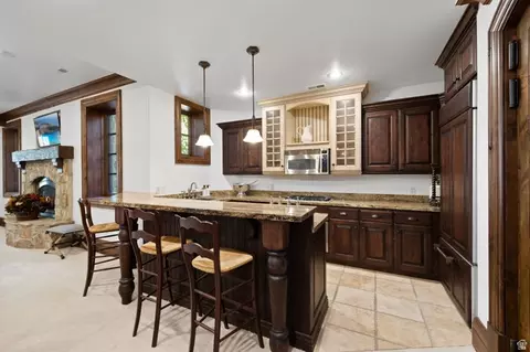Kitchen - 18 Snow Forest Ln, Sandy, UT 84092 photo 5 of 7
