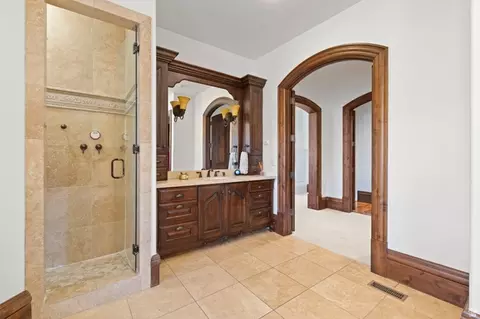 Bath - 18 Snow Forest Ln, Sandy, UT 84092 photo 3 of 11