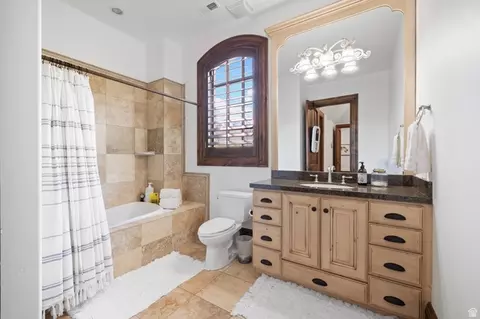 Bath - 18 Snow Forest Ln, Sandy, UT 84092 photo 6 of 11