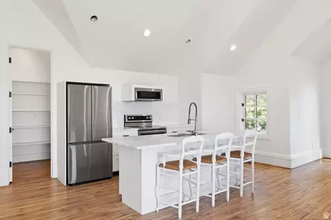 Kitchen - 18 Snow Forest Ln, Sandy, UT 84092 photo 6 of 7