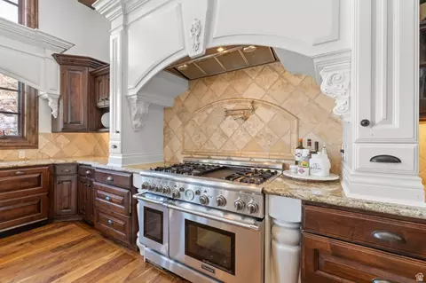 Kitchen - 18 Snow Forest Ln, Sandy, UT 84092 photo 3 of 7