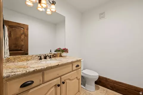 Bath - 18 Snow Forest Ln, Sandy, UT 84092 photo 9 of 11