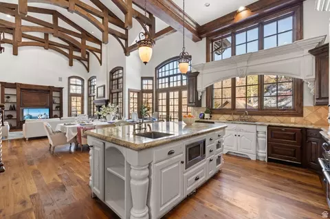 Kitchen - 18 Snow Forest Ln, Sandy, UT 84092 photo 4 of 7