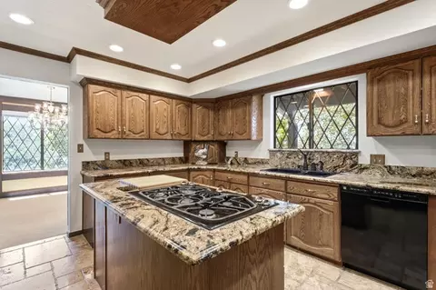 Kitchen - 1501 E Maple Hills Dr S, Bountiful, UT 84010 photo 2 of 7