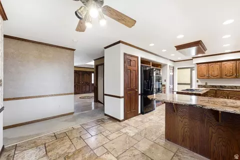 Entry Way - 1501 E Maple Hills Dr S, Bountiful, UT 84010 photo 7 of 14