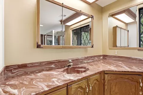 Bath - 1501 E Maple Hills Dr S, Bountiful, UT 84010 photo 3 of 8