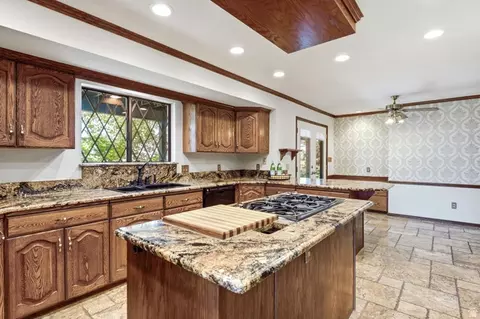 Kitchen - 1501 E Maple Hills Dr S, Bountiful, UT 84010 photo 5 of 7