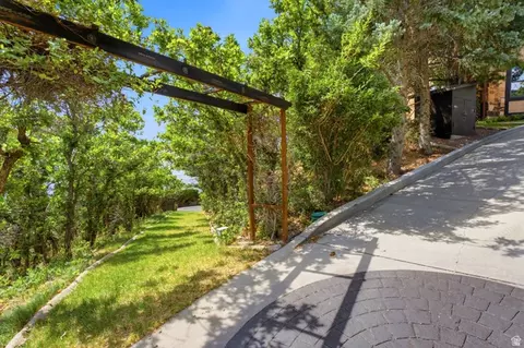 Exterior - 1501 E Maple Hills Dr S, Bountiful, UT 84010 photo 17 of 23
