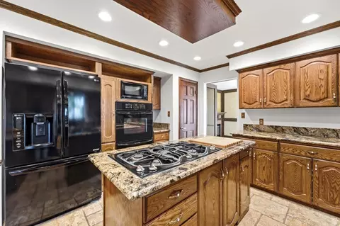 Kitchen - 1501 E Maple Hills Dr S, Bountiful, UT 84010 photo 7 of 7